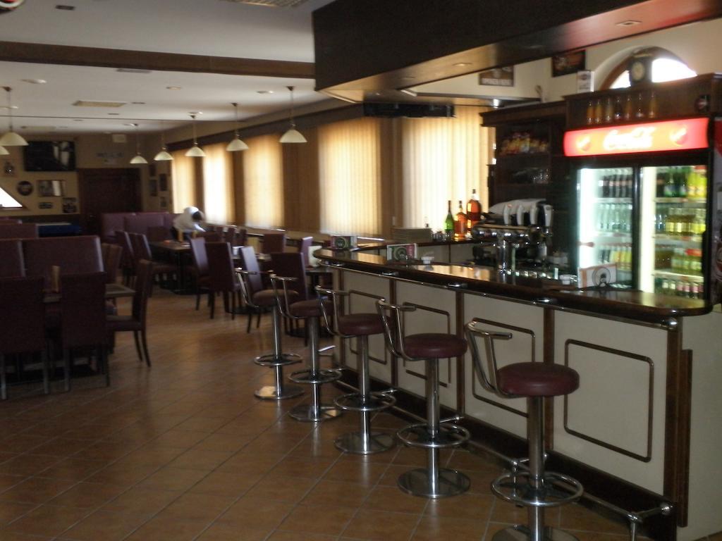 Hotel Le Café Pohořelice Buitenkant foto