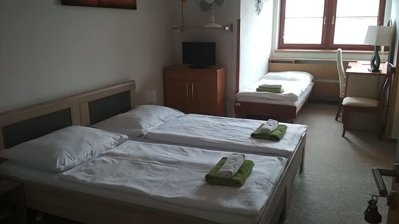 Hotel Le Café Pohořelice Buitenkant foto